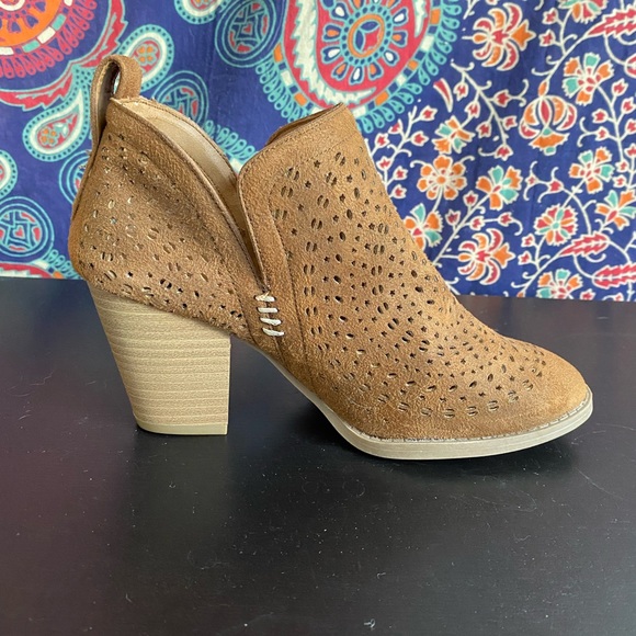 Francesca’s Brown Suede Boho Booties size 7 - Picture 6 of 8